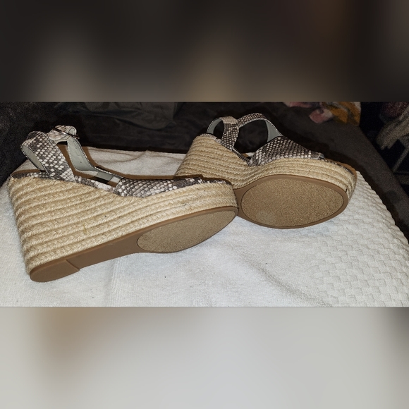 Shoes - Picture 2 of 4